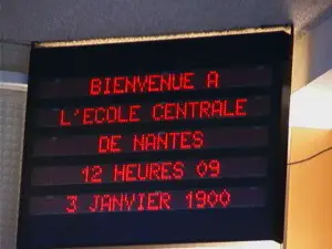 The (French) sign reads 3 January 1900 instead of 3 January 2000